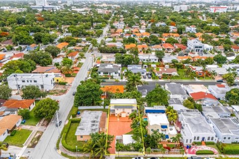 Commercial property in Miami, Florida № 1774389 - photo 14