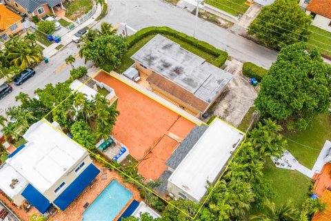 Commercial property in Miami, Florida № 1774389 - photo 3