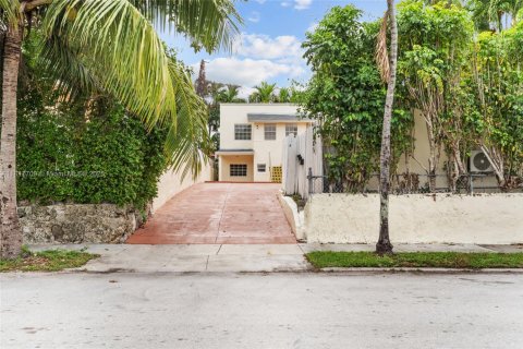 Commercial property in Miami, Florida № 1774389 - photo 6
