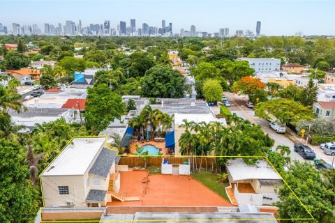 Commercial property in Miami, Florida № 1774389 - photo 13