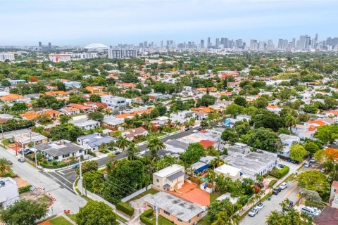 Commercial property in Miami, Florida № 1774389 - photo 7