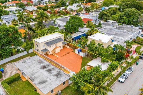 Commercial property in Miami, Florida № 1774389 - photo 4