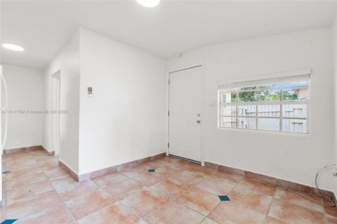 Commercial property in Miami, Florida № 1774389 - photo 30