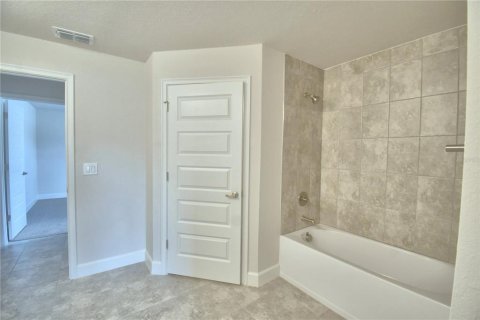 House in MAGNOLIA PARK in Haines City, Florida 3 bedrooms, 131.46 sq.m. № 1821468 - photo 28