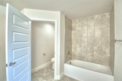 House in MAGNOLIA PARK in Haines City, Florida 3 bedrooms, 131.46 sq.m. № 1821468 - photo 29