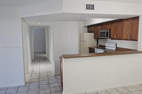 Condo in Cutler Bay, Florida, 2 bedrooms  № 1994063 - photo 8