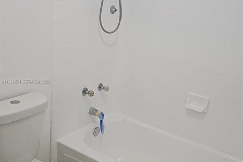 Condo in Cutler Bay, Florida, 2 bedrooms  № 1994063 - photo 26