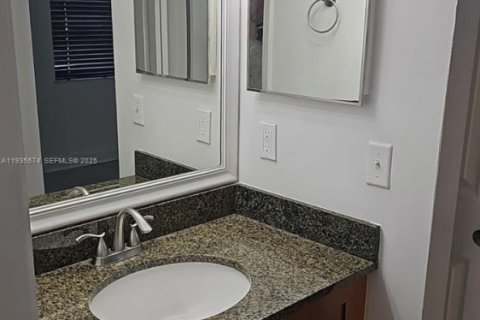 Condo in Cutler Bay, Florida, 2 bedrooms  № 1994063 - photo 24