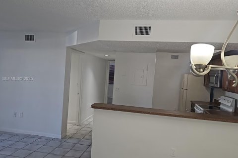 Condo in Cutler Bay, Florida, 2 bedrooms  № 1994063 - photo 10