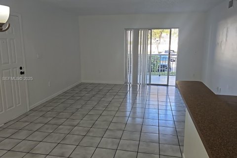Condo in Cutler Bay, Florida, 2 bedrooms  № 1994063 - photo 3