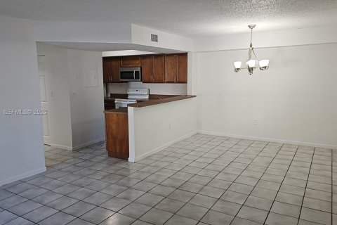 Condo in Cutler Bay, Florida, 2 bedrooms  № 1994063 - photo 7