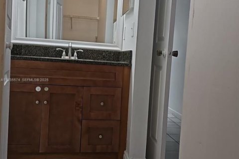 Condo in Cutler Bay, Florida, 2 bedrooms  № 1994063 - photo 25