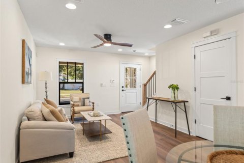 House in Tampa, Florida 3 bedrooms, 131.46 sq.m. № 2094486 - photo 10