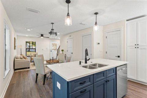 House in Tampa, Florida 3 bedrooms, 131.46 sq.m. № 2094486 - photo 13