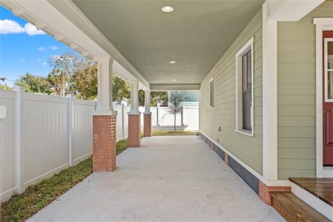 House in Tampa, Florida 3 bedrooms, 131.46 sq.m. № 2094486 - photo 4