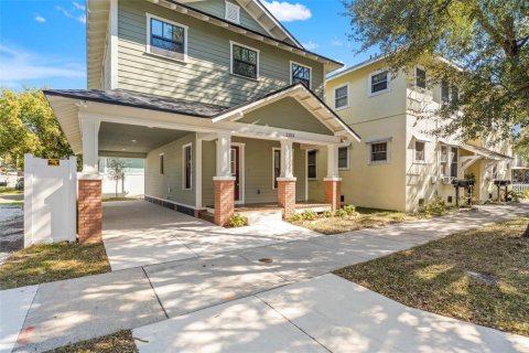 House in Tampa, Florida 3 bedrooms, 131.46 sq.m. № 2094486