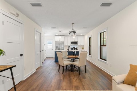 House in Tampa, Florida 3 bedrooms, 131.46 sq.m. № 2094486 - photo 8