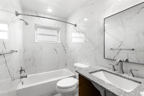 House in Palm Harbor, Florida 2 bedrooms, 153.85 sq.m. № 1624938 - photo 12