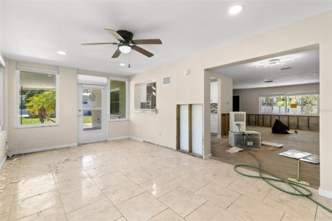 House in Palm Harbor, Florida 2 bedrooms, 153.85 sq.m. № 1624938 - photo 18
