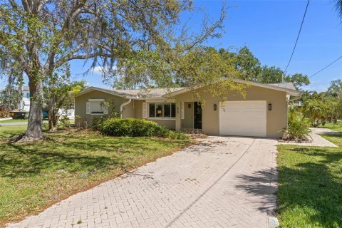 House in Palm Harbor, Florida 2 bedrooms, 153.85 sq.m. № 1624938 - photo 1