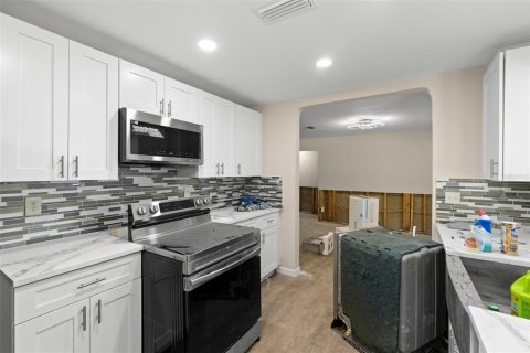 House in Palm Harbor, Florida 2 bedrooms, 153.85 sq.m. № 1624938 - photo 13