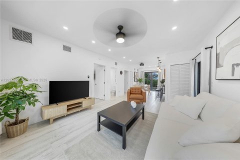 Commercial property in Miami, Florida 164.25 sq.m. № 2155026 - photo 16
