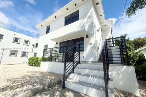 Commercial property in Miami, Florida 164.25 sq.m. № 2155026 - photo 1