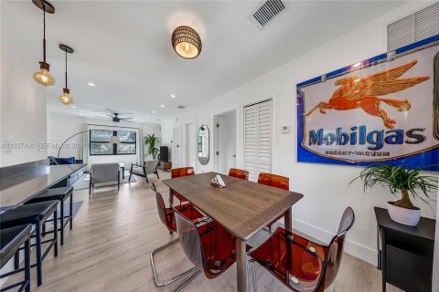 Commercial property in Miami, Florida 164.25 sq.m. № 2155026 - photo 8