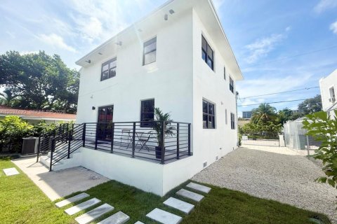Commercial property in Miami, Florida 164.25 sq.m. № 2155026 - photo 2