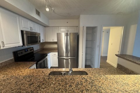 Copropriété à louer à Miami, Floride: 2 chambres, 105.91 m2 № 2063576 - photo 10