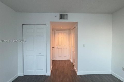 Copropriété à louer à Miami, Floride: 2 chambres, 105.91 m2 № 2063576 - photo 12