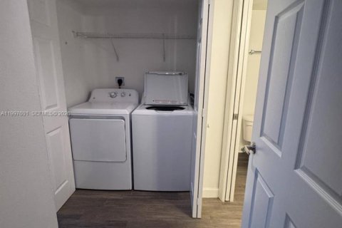 Copropriété à louer à Miami, Floride: 2 chambres, 105.91 m2 № 2063576 - photo 29