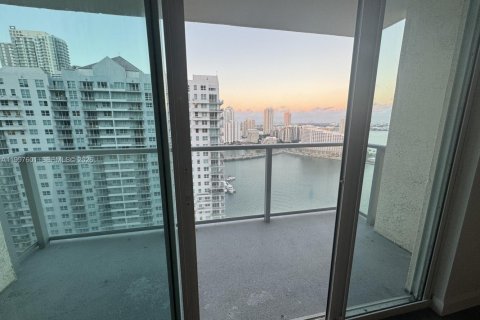 Copropriété à louer à Miami, Floride: 2 chambres, 105.91 m2 № 2063576 - photo 2