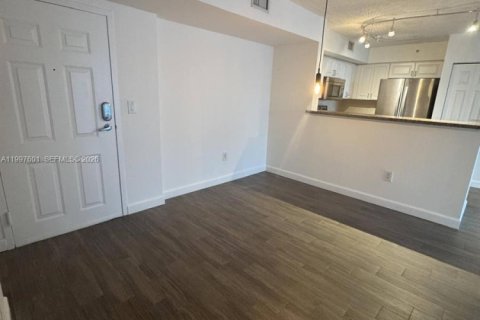 Copropriété à louer à Miami, Floride: 2 chambres, 105.91 m2 № 2063576 - photo 6
