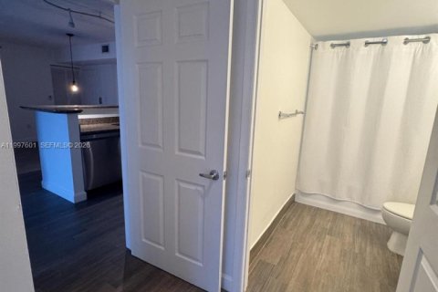 Copropriété à louer à Miami, Floride: 2 chambres, 105.91 m2 № 2063576 - photo 11