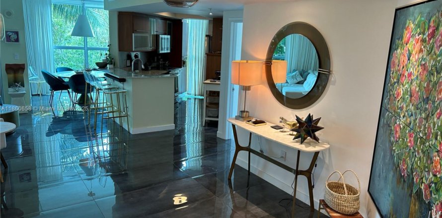 Condominio en Miami Beach, Florida, 2 dormitorios № 1889085