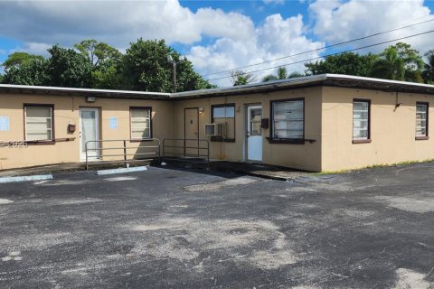 Купить коммерческую недвижимость в Палм Спрингс, Флорида № 1998248 - фото 15