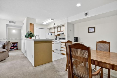 Купить кондоминиум в Корал-Спрингс, Флорида 2 спальни, 92.9м2, № 1948615 - фото 9