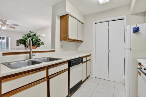 Купить кондоминиум в Корал-Спрингс, Флорида 2 спальни, 92.9м2, № 1948615 - фото 12