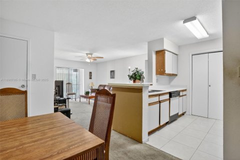 Купить кондоминиум в Корал-Спрингс, Флорида 2 спальни, 92.9м2, № 1948615 - фото 10