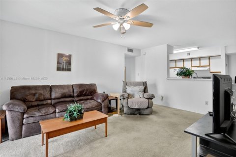 Купить кондоминиум в Корал-Спрингс, Флорида 2 спальни, 92.9м2, № 1948615 - фото 6