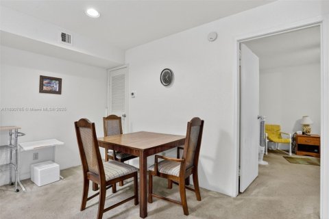 Купить кондоминиум в Корал-Спрингс, Флорида 2 спальни, 92.9м2, № 1948615 - фото 11