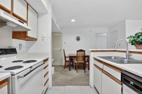 Купить кондоминиум в Корал-Спрингс, Флорида 2 спальни, 92.9м2, № 1948615 - фото 13