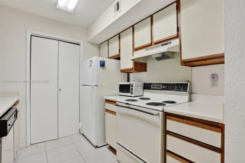 Купить кондоминиум в Корал-Спрингс, Флорида 2 спальни, 92.9м2, № 1948615 - фото 3