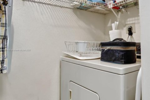 Купить кондоминиум в Корал-Спрингс, Флорида 2 спальни, 92.9м2, № 1948615 - фото 14