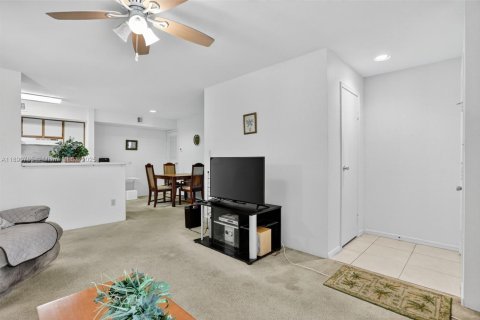 Купить кондоминиум в Корал-Спрингс, Флорида 2 спальни, 92.9м2, № 1948615 - фото 8