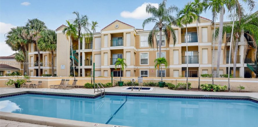 Кондоминиум с 2 спальнями в Корал-Спрингс, Флорида № 1948615