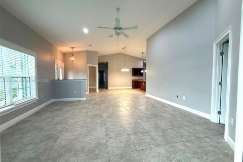 Casa en venta en Sebring, Florida, 3 dormitorios, 159.7 m2 № 1845556 - foto 3