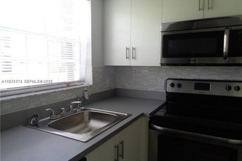 Condominio en venta en Deerfield Beach, Florida, 2 dormitorios, 74.97 m2 № 2034439 - foto 2