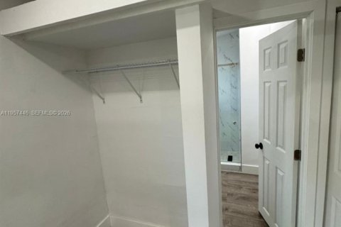 Casa en alquiler en Miami, Florida, 1 dormitorio, 138.24 m2 № 2011444 - foto 5